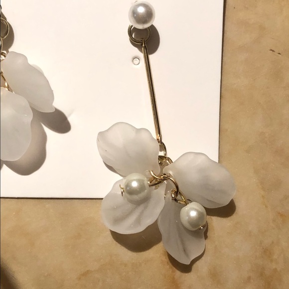 Flower Petals & Faux Pearl Drop Earrings - Picture 8 of 11